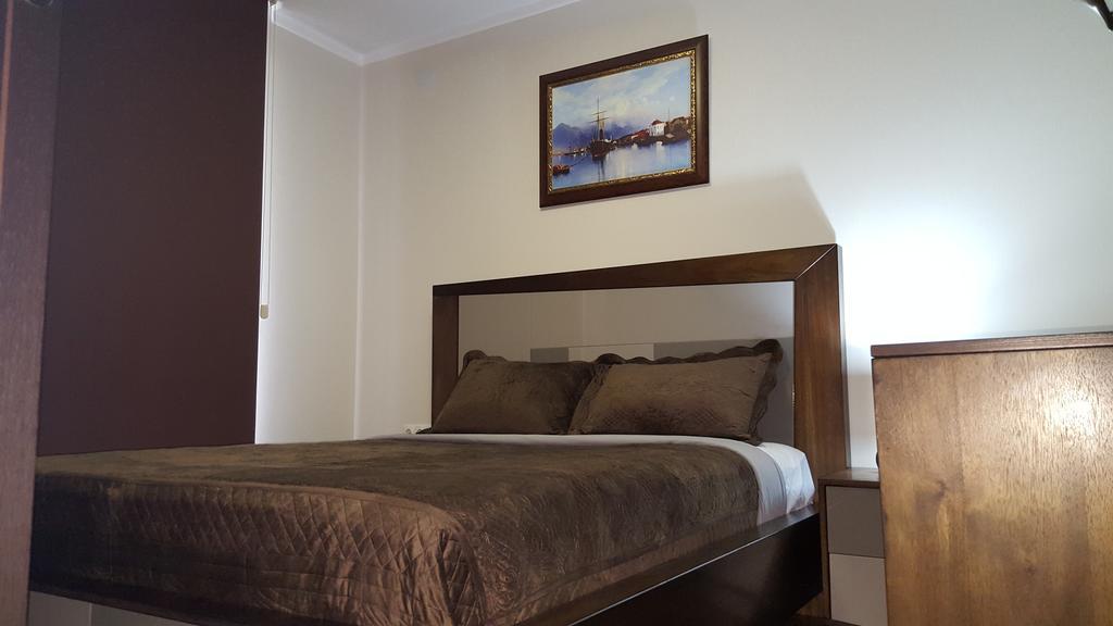 Mimino Apartment Deluxe First Line バトゥーミ エクステリア 写真