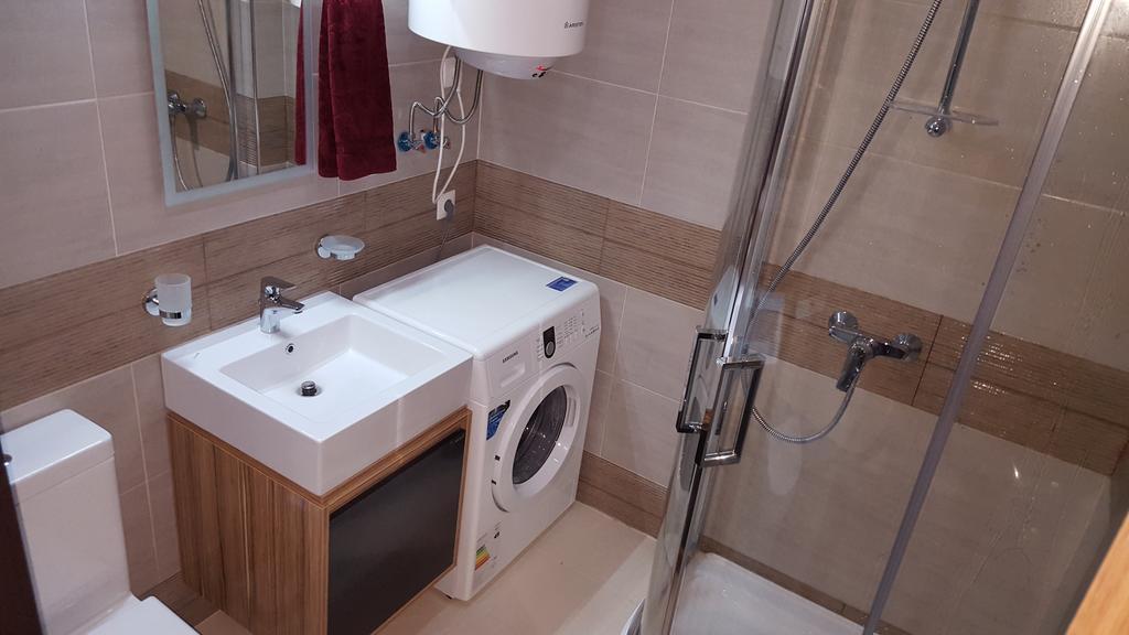 Mimino Apartment Deluxe First Line バトゥーミ エクステリア 写真