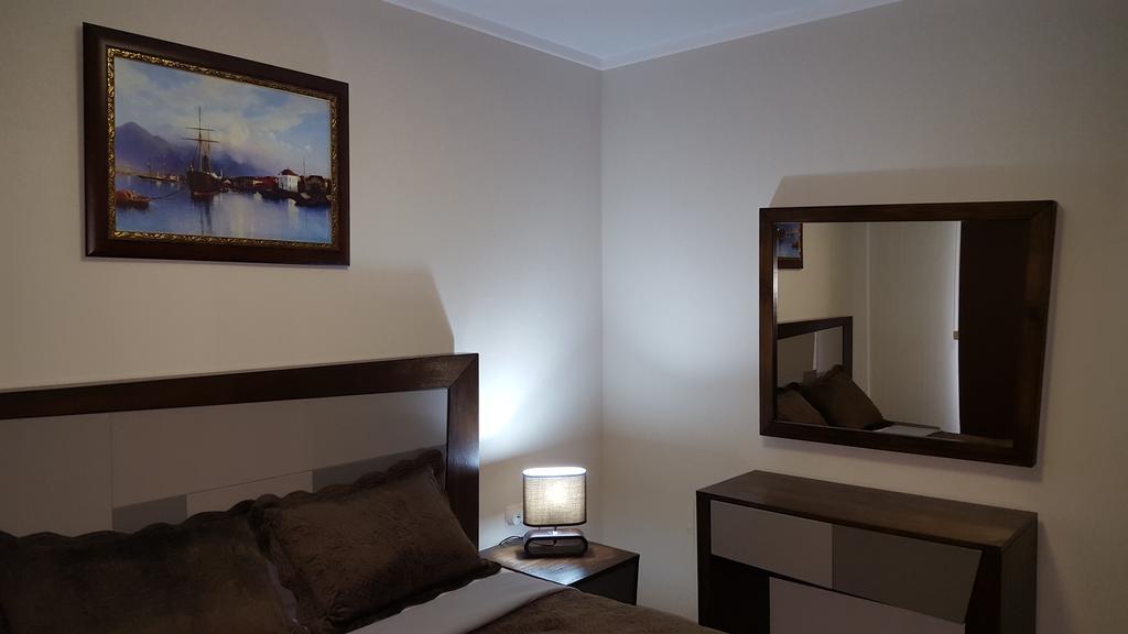 Mimino Apartment Deluxe First Line バトゥーミ エクステリア 写真